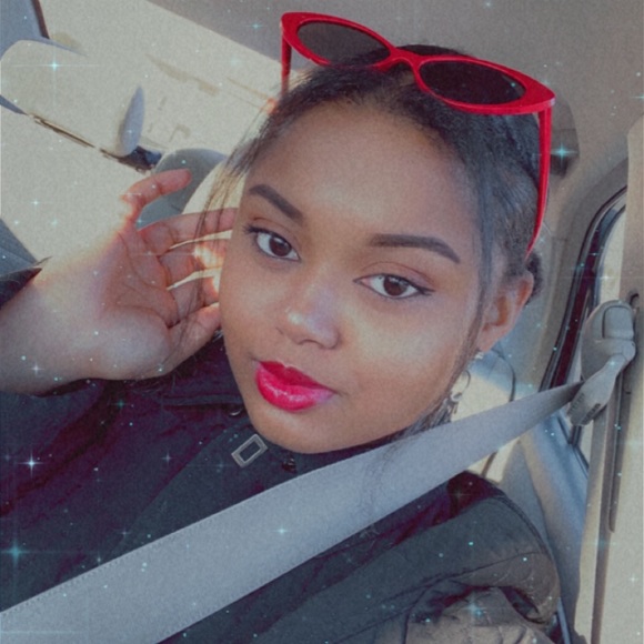 Meet your Posher, Caitlyn - Picture 1 of 1